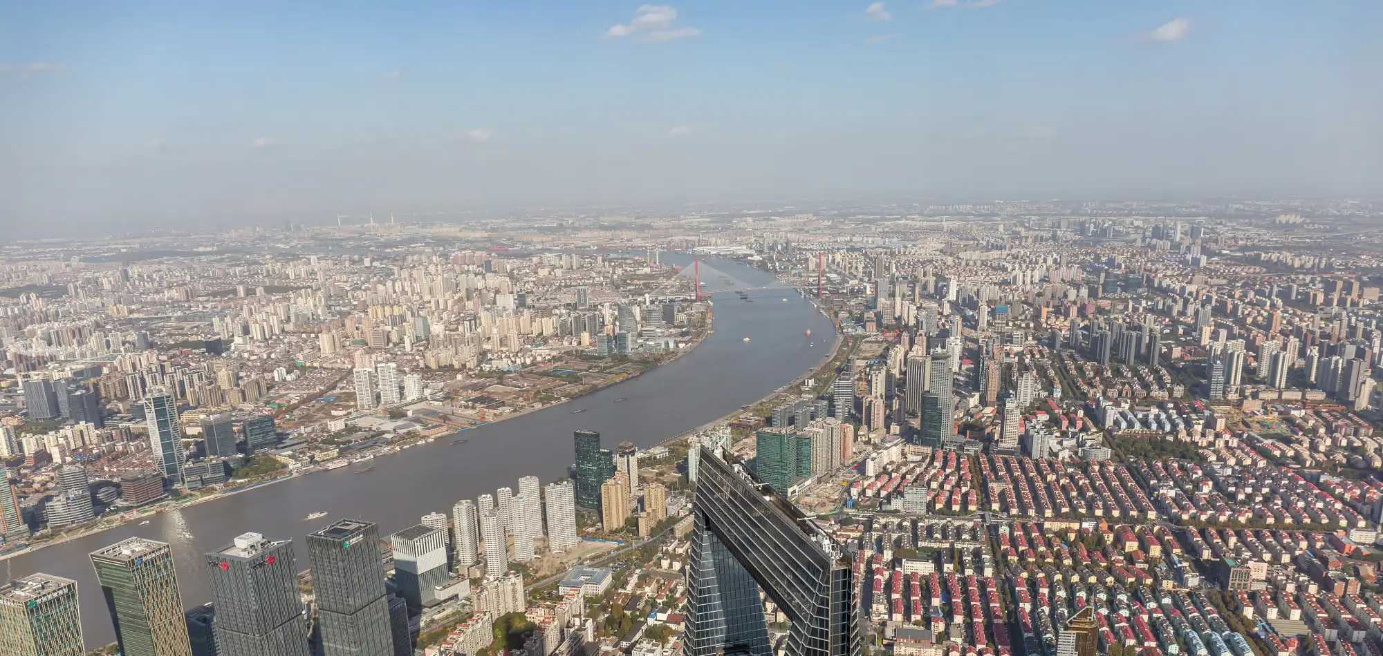 Vista aérea de Shanghái y el río Huangpu desde la Torre de Shanghái