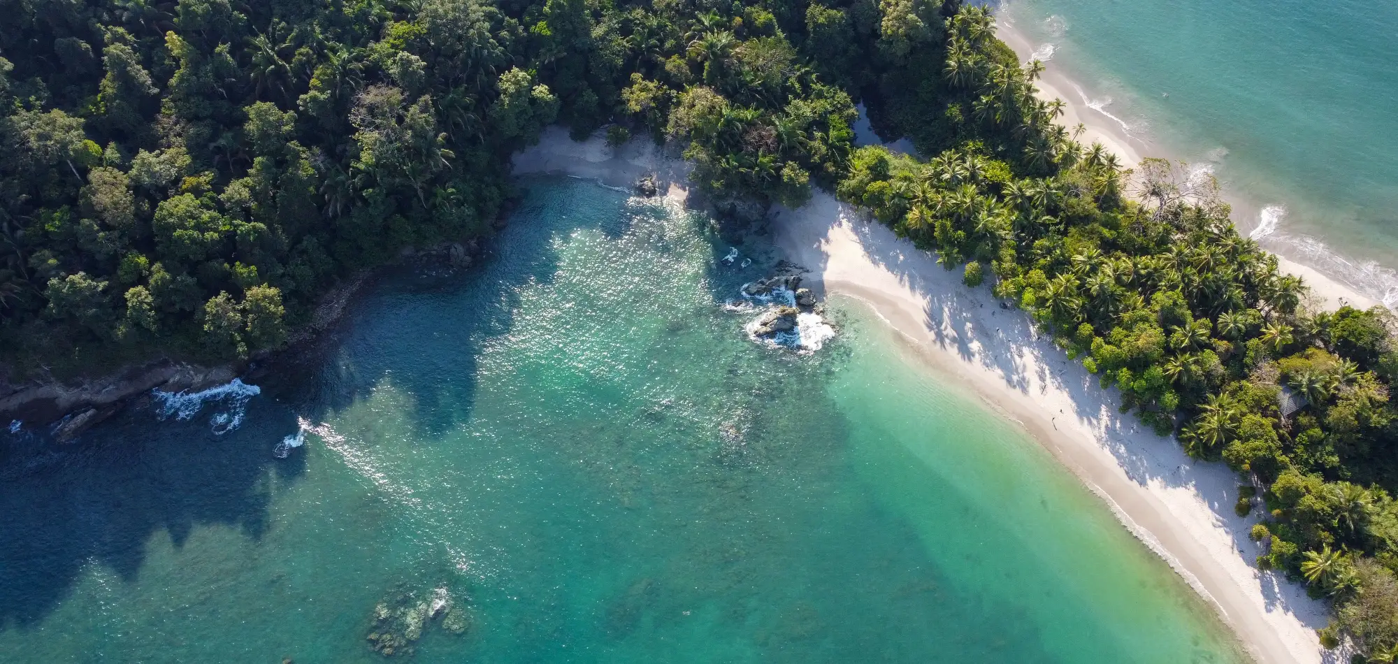 La playa de Manuel Antonio, en el Pacífico de Costa Rica, vista desde el aire