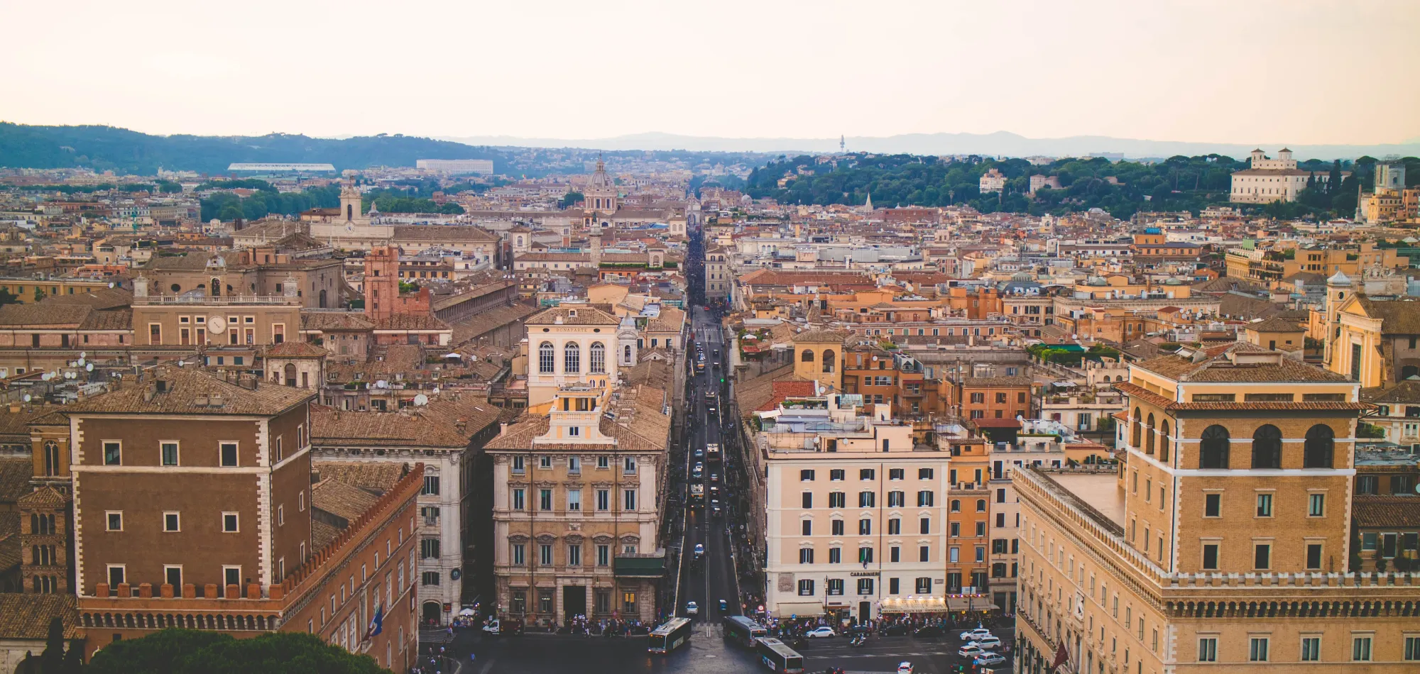 Los techos de Roma y la Via del Corso vistos desde las alturas