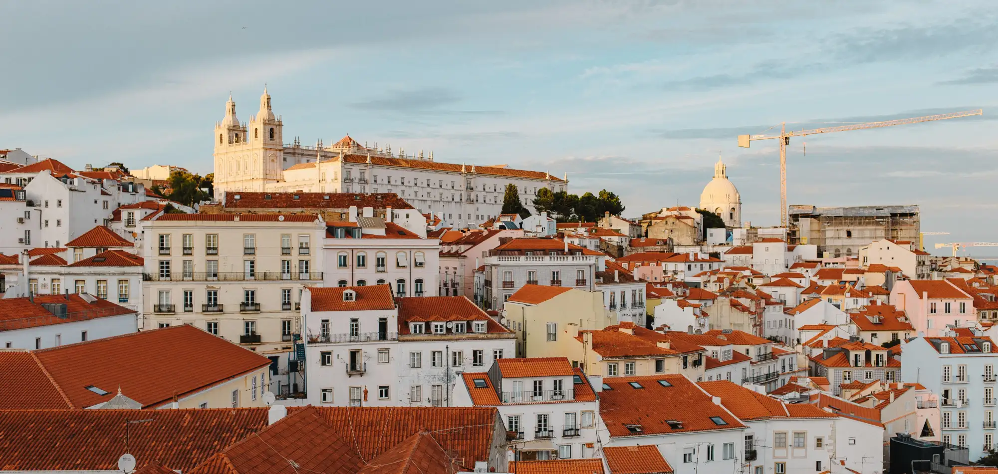 Los techos de la Alfama, en Lisboa, al atardecer