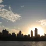 Rosario al atardecer, desde el río Paraná, Santa Fe